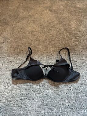Victoria’s Secret Black Women's Underwire Bra.  Used in good condition.
